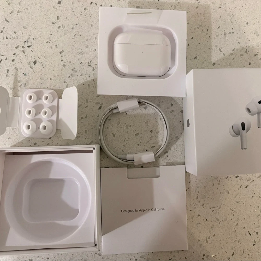 Apple AirPods Pro in White